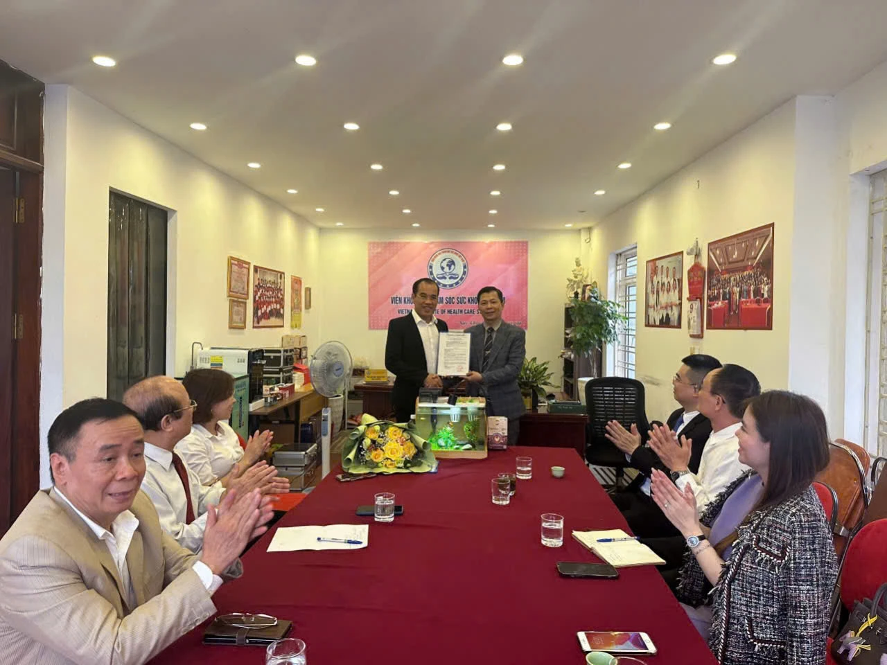 VIỆN KHOA HỌC CHĂM SÓC SỨC KHỎE VIỆT NAM TRAO QUYẾT ĐỊNH BỔ NHIỆM CHỦ TỊCH HỘI ĐỒNG KHOA HỌC